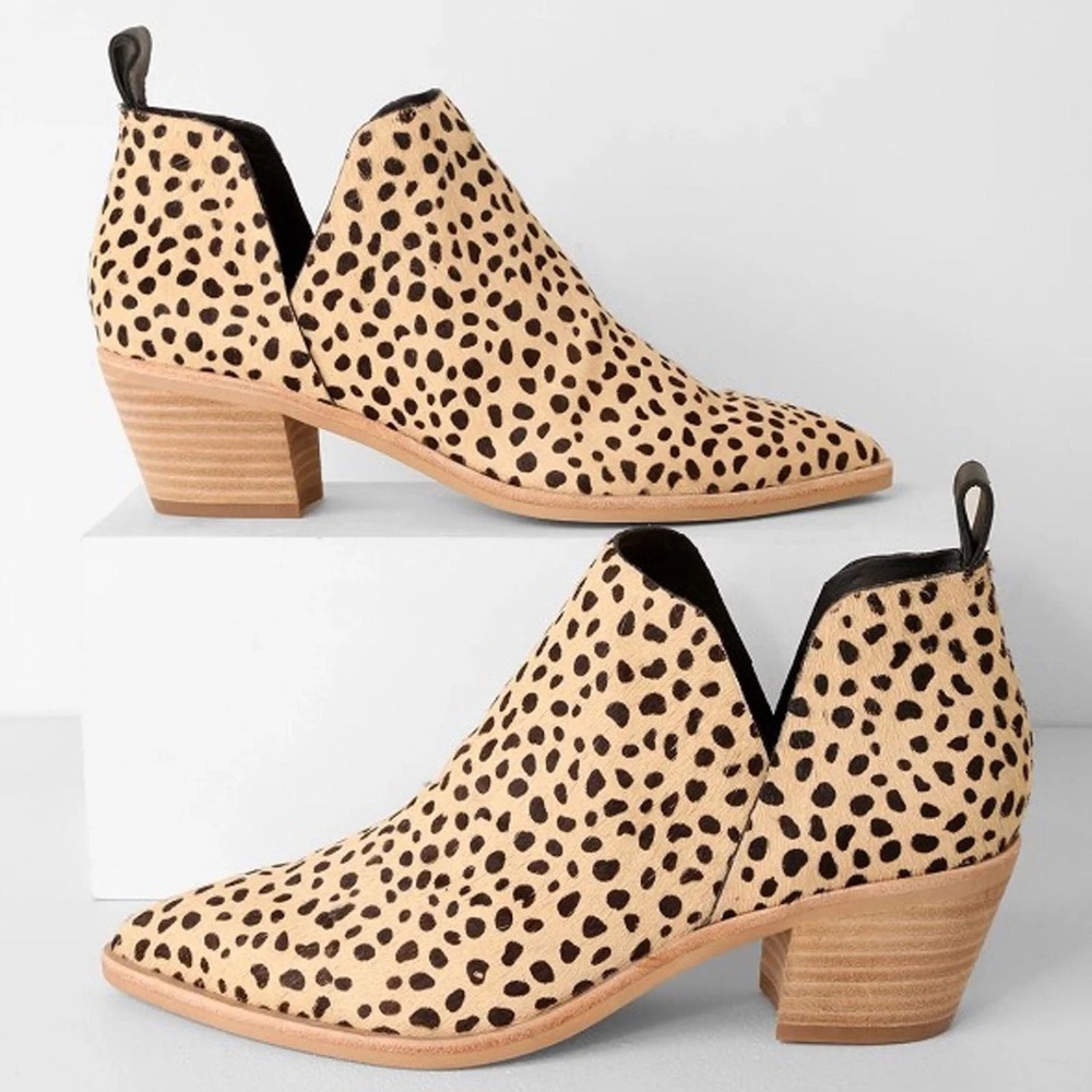 Sonni Leopard Calf Hair Ankle Booties
Dolce Vita